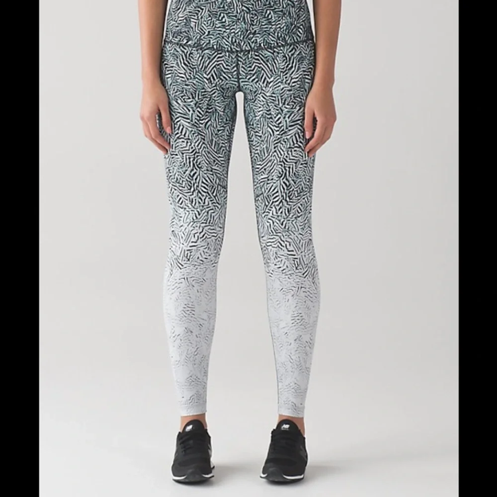 Lululemon wunder under dazzle nulux size 2 - Picture 2 of 11